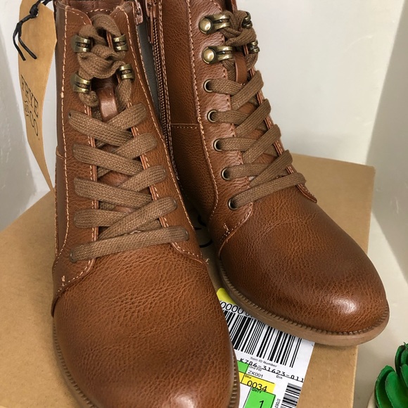 NWT Frye & Co. women’s boots sz6 - Picture 3 of 6